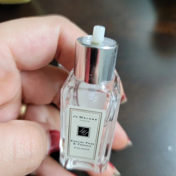 Used once Jo Malone English Pear & Freesia Cologne 9 mL - Picture 4 of 6